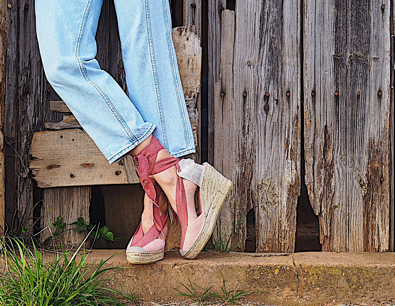 5 looks ganadores con cuñas de esparto