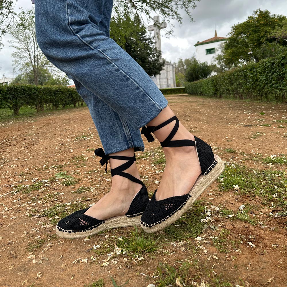 Alpargatas Corina Croché Escote Corazón M5421 Negro - imagen 4