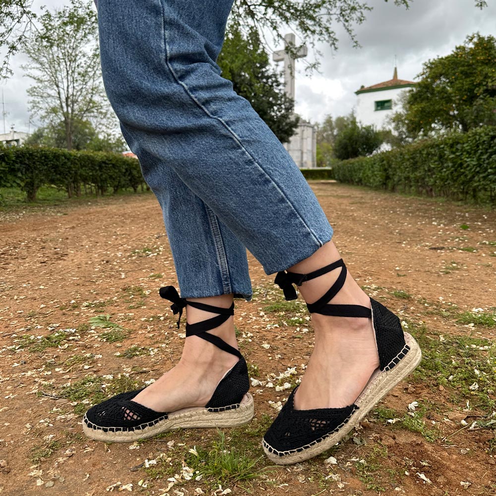 Alpargatas Corina Croché Escote Corazón M5421 Negro - imagen 2