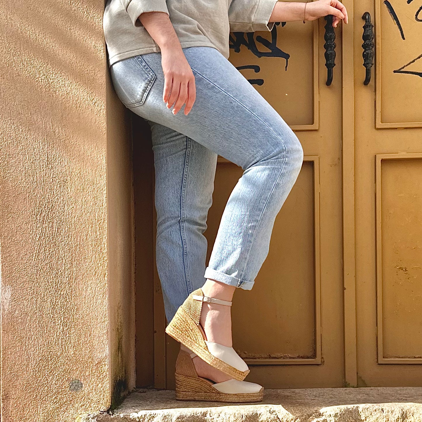 Alpargatas La Valenciana Escote Hebilla Ivory - imagen 4