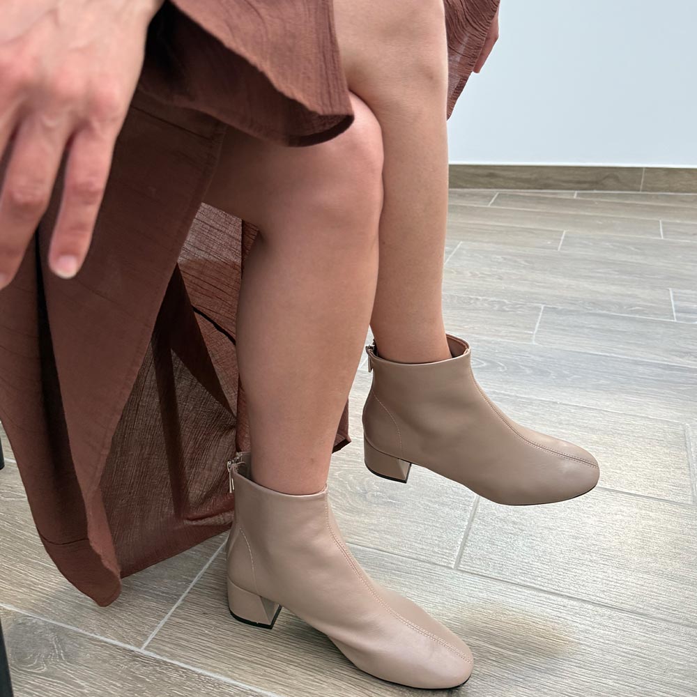 Botines Corina Cremallera Trasera M5870 Taupe - imagen 4