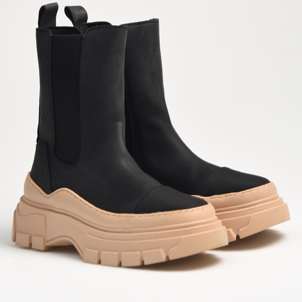 Botines Corina Piso Track M2740 Negro Beig - imagen 2