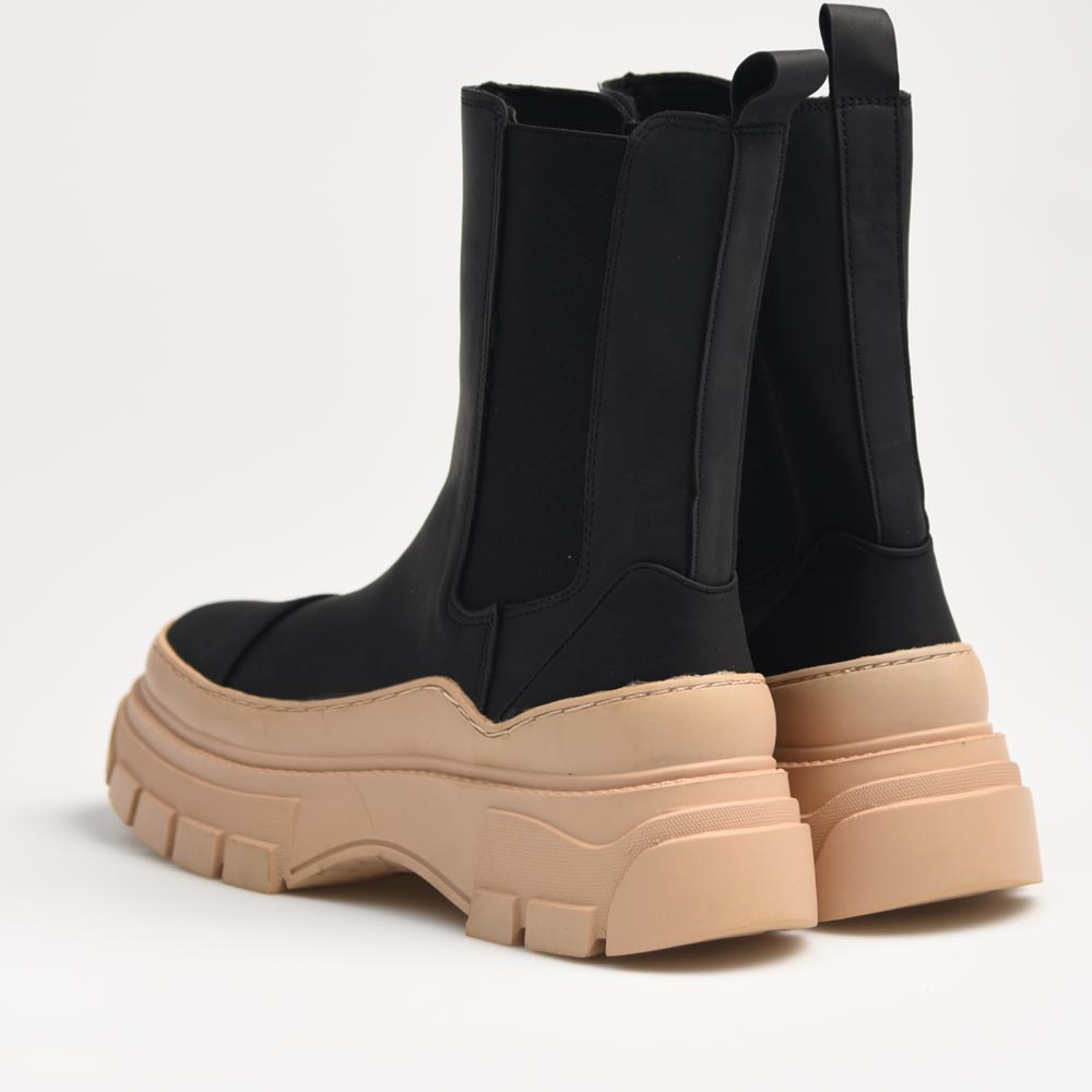 Botines Corina Piso Track M2740 Negro Beig - imagen 4