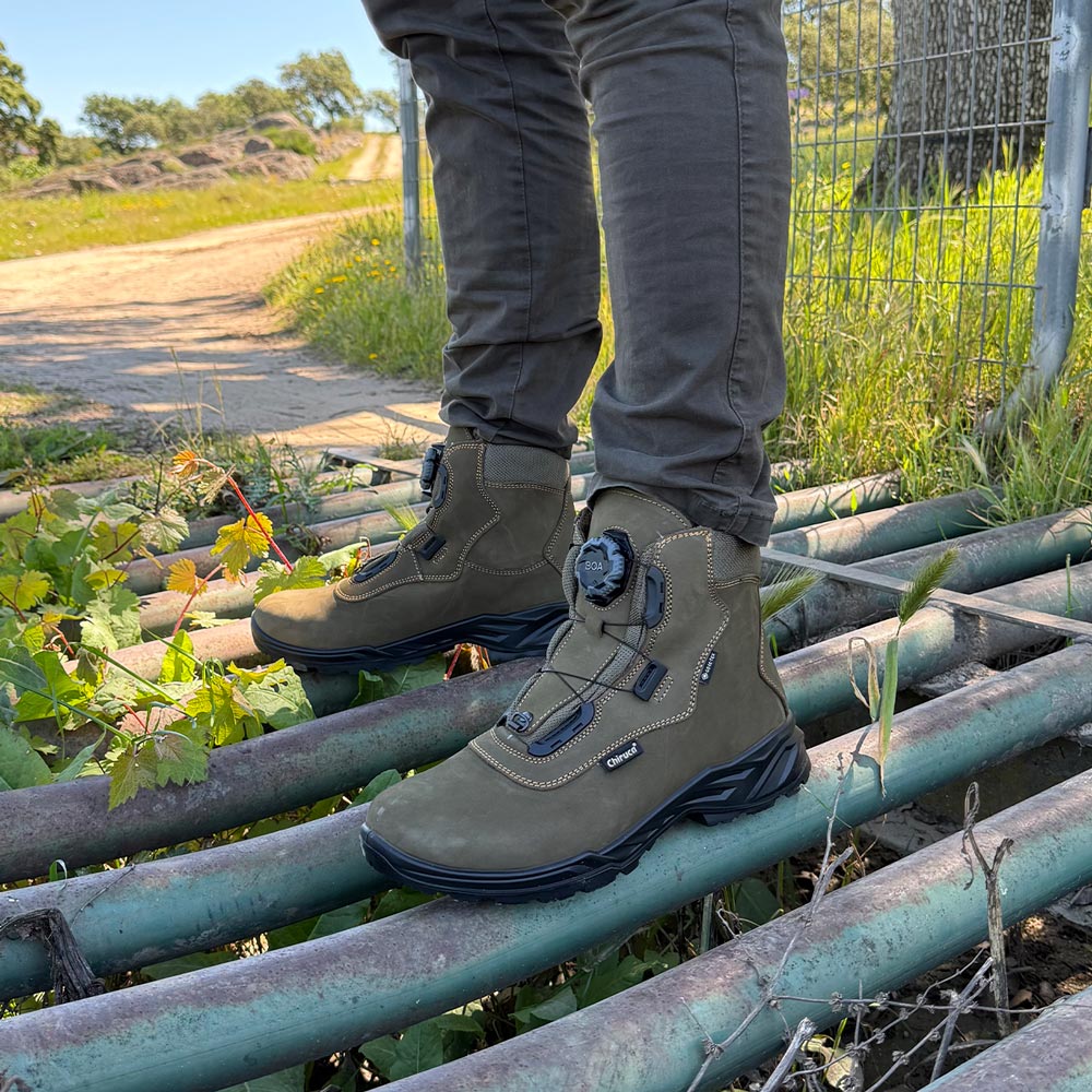 Botas de montaña y trekking Unisex Chiruca Labrador Boa 01 Gore-Tex Verde - imagen 2