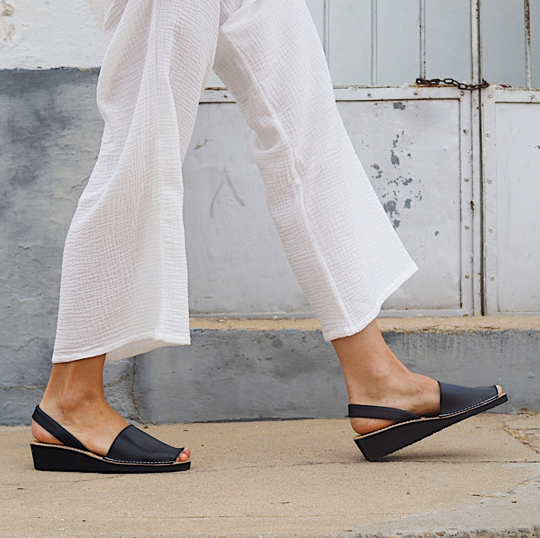 Sandalias Menorquinas Cuña Negro - imagen 2