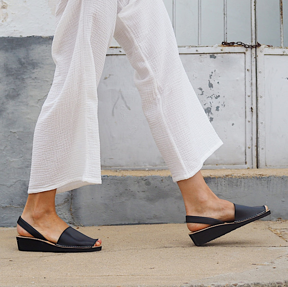 Sandalias Menorquinas Cuña Negro - imagen 2