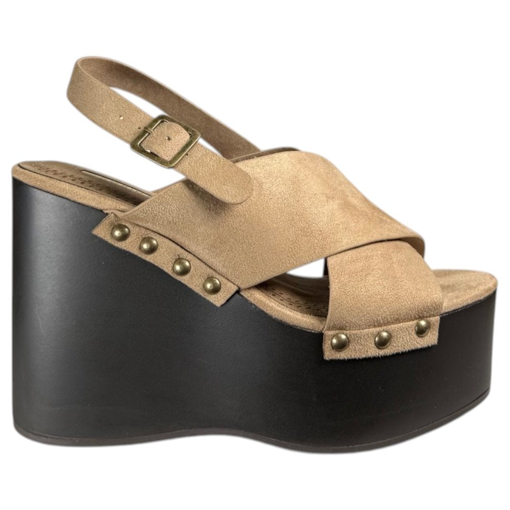 Sandalias Corina Cuña Tachas M6367 Arena - imagen 1