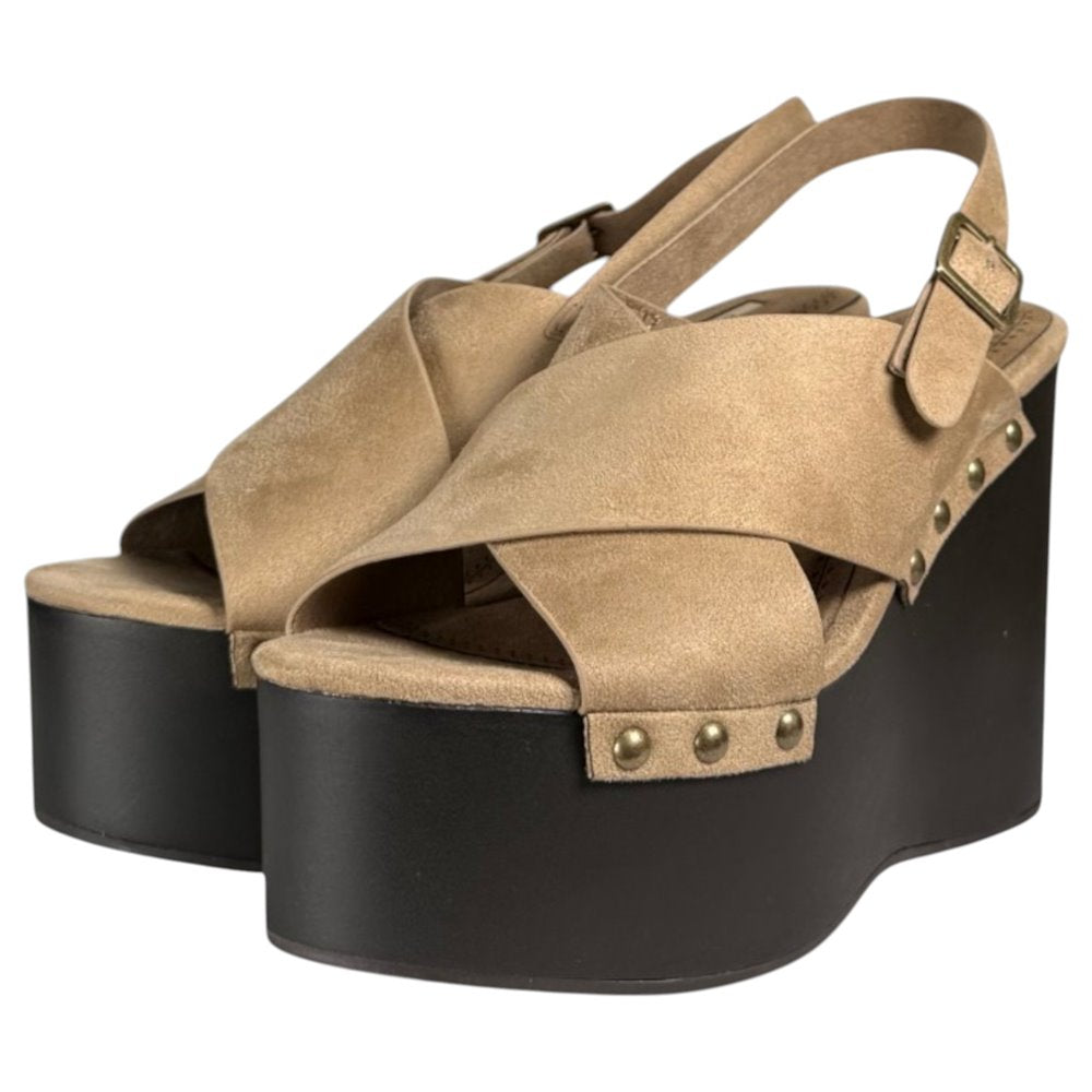 Sandalias Corina Cuña Tachas M6367 Arena - imagen 5