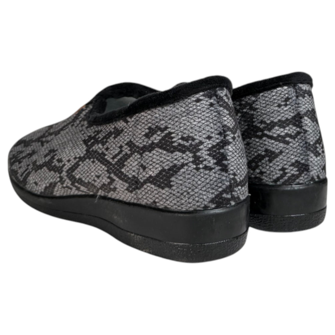Zapatillas de Casa Natalia Gil Serpiente Cerradas 594 Gris - imagen 5