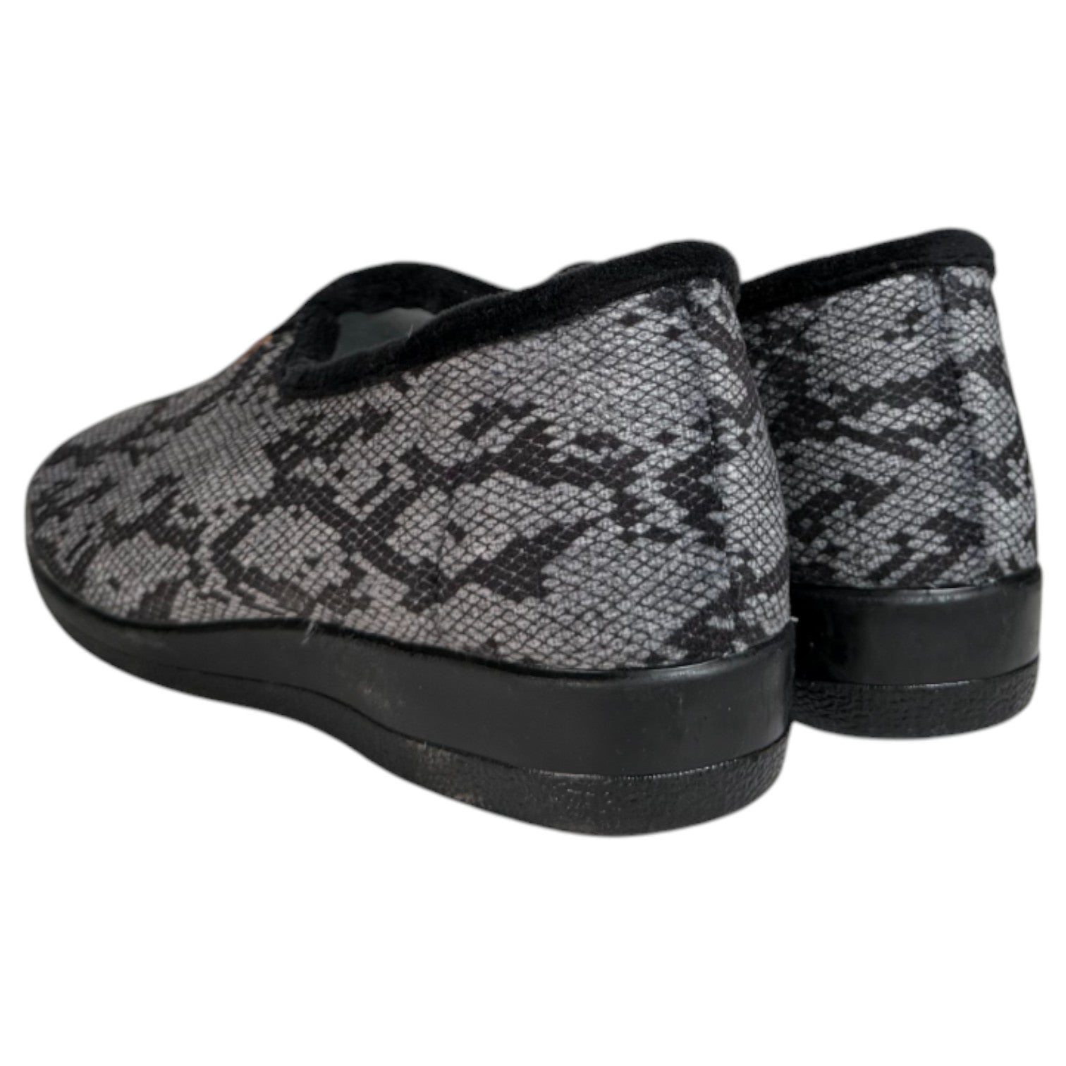 Zapatillas de Casa Natalia Gil Serpiente Cerradas 594 Gris - imagen 5