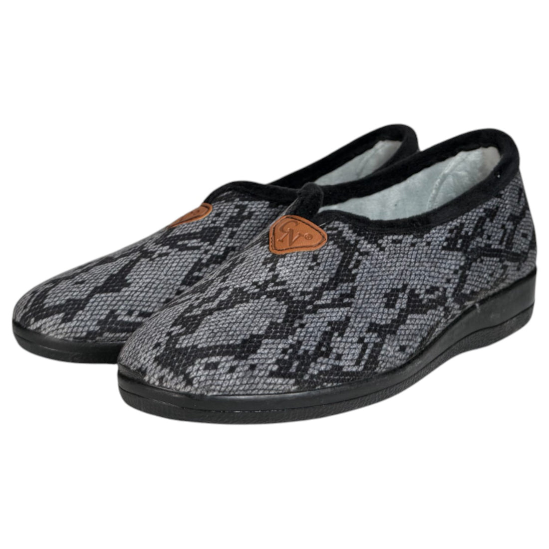 Zapatillas de Casa Natalia Gil Serpiente Cerradas 594 Gris - imagen 4
