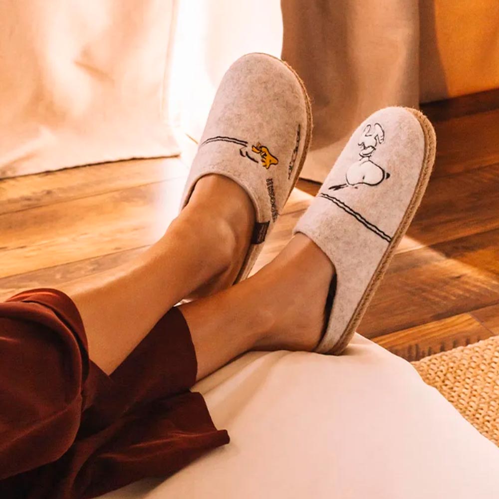 Zapatillas de Casa Toni Pons Snoopy Crudo - imagen 2