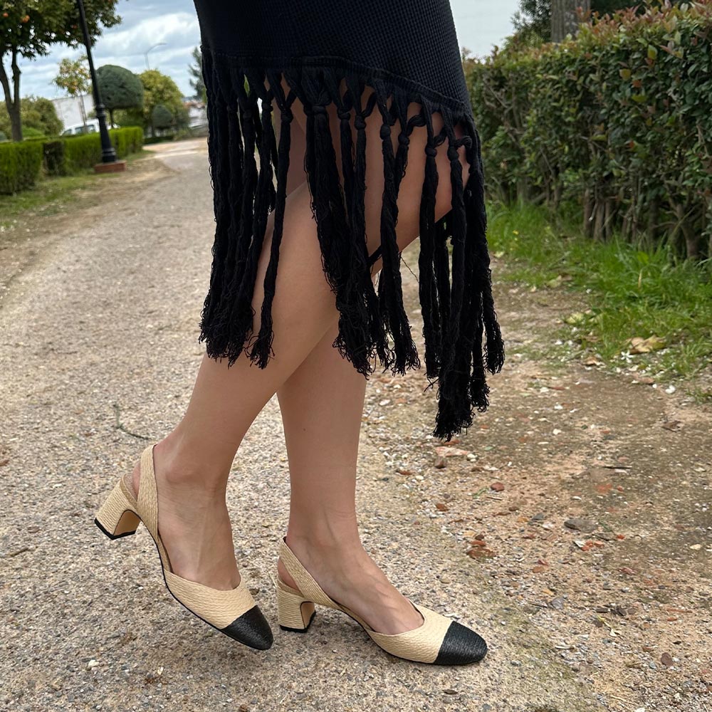 Zapatos Corina Rafia Puntera M5330 Natural Negro - imagen 2