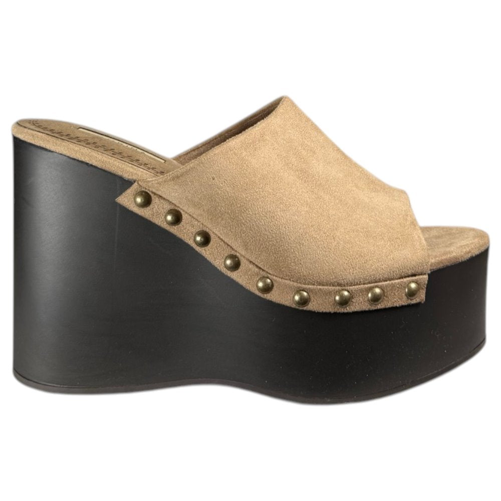 Zuecos Corina Cuña Tachas M6368 Arena - imagen 1