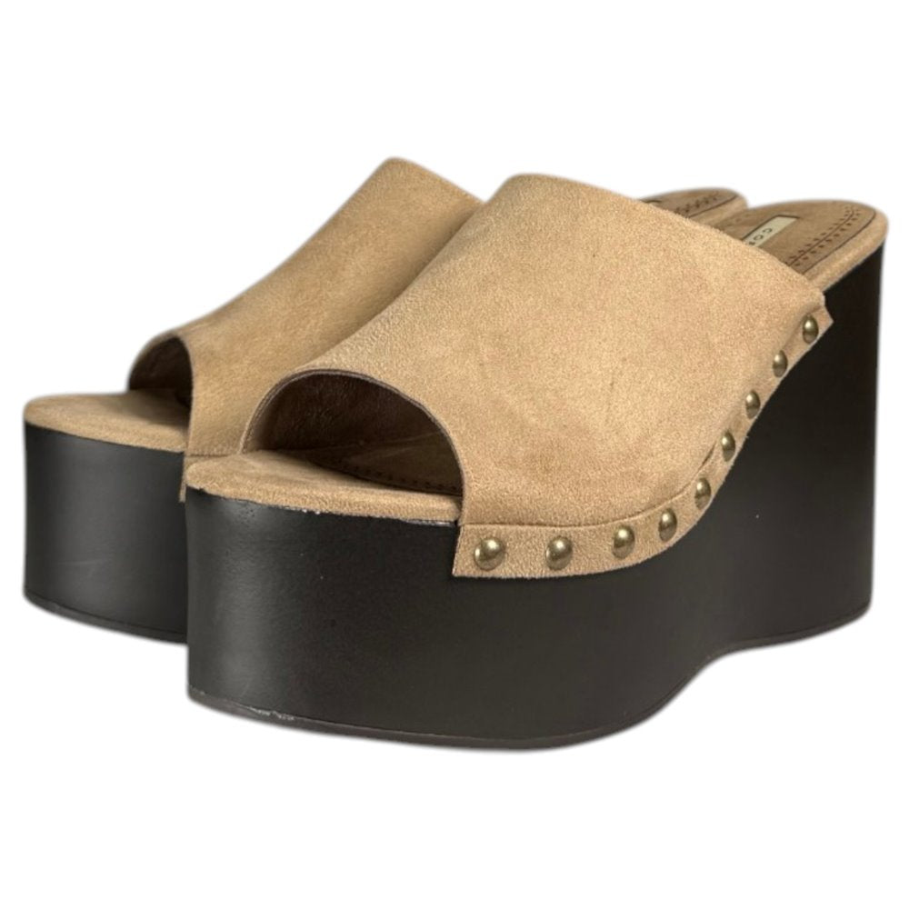 Zuecos Corina Cuña Tachas M6368 Arena - imagen 5